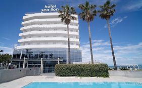 Sea Lion Hotel